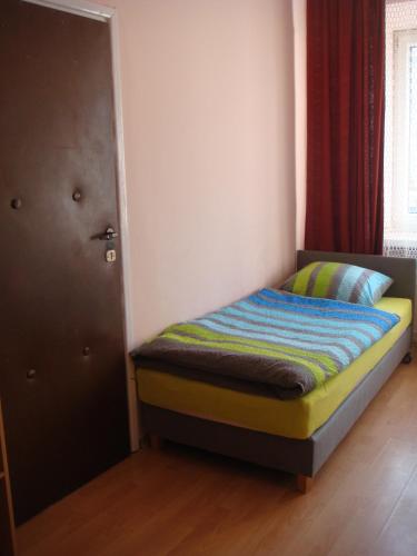 5 twin beds