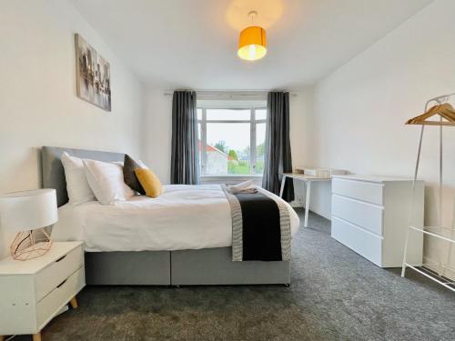 Kingsbridge Apartment - image 9