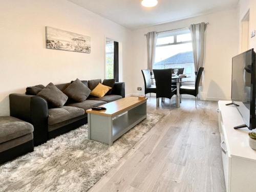 Kingsbridge Apartment - image 6