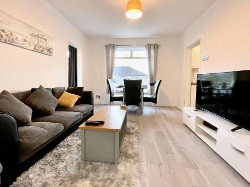 Kingsbridge Apartment - image 8