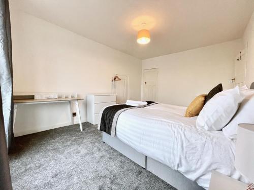 Kingsbridge Apartment - image 14