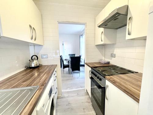 Kingsbridge Apartment - image 2