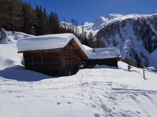 Chalet Biene - Swiss Alp Chalet with Sauna and Jacuzzi - Ulrichen