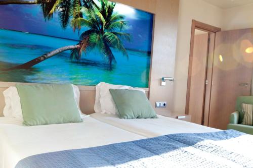 1 king bed, 2 twin beds