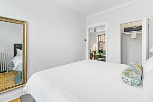 Artistic Flair 1 Bedroom Apartment In Lakeview - image 4
