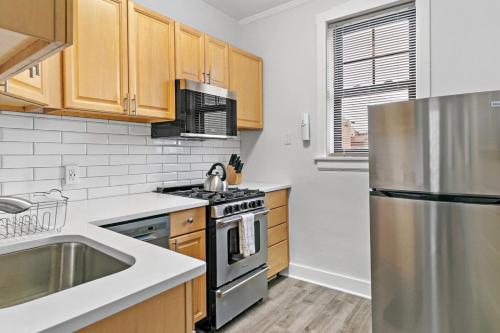 Artistic Flair 1 Bedroom Apartment In Lakeview - image 7