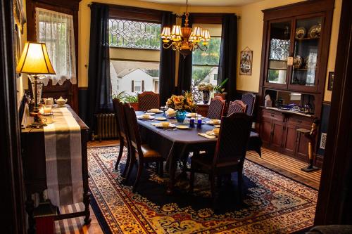 The Katherine Holle House - image 2