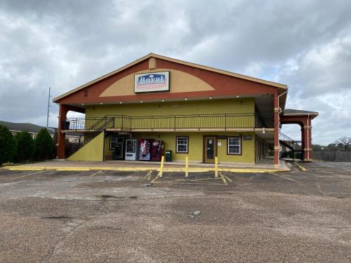 Royal Inn & Suites – Tyler, TX