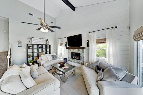 Upgraded Coastal Getaway - Firepit - Walk to Beach home - image 2
