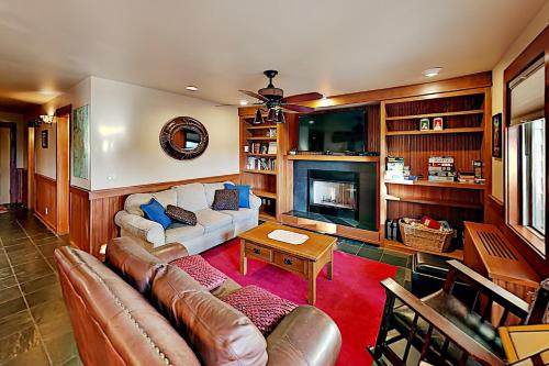 Choice Condo - Closest Lodging to Mount Bachelor! condo - image 3