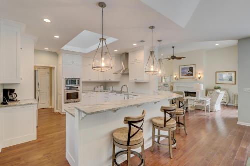 Updated beach home Private pool Sleeps 12 4 BR 4 BA Bikes & Beach Gear included thumb 3