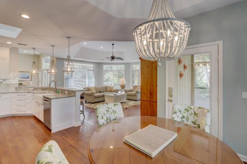 Updated beach home Private pool Sleeps 12 4 BR 4 BA Bikes & Beach Gear included - image 5