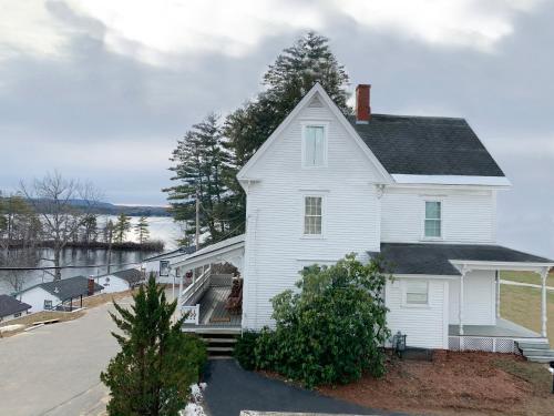 Winnisquam Lake House thumb 3