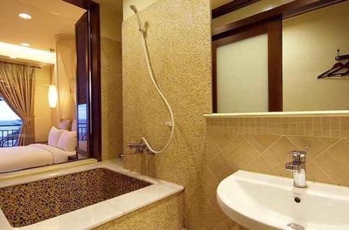 Golden Bay Holiday Inn photo