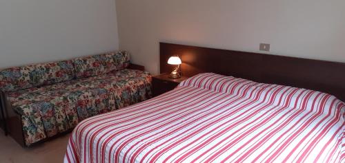 1 king bed, 1 twin bed