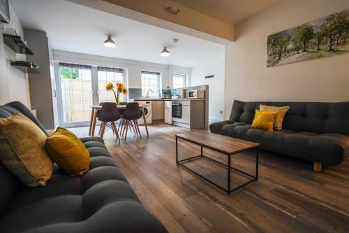 The Annex - Private, Detached With On-street Parking, Cardiff, South Wales