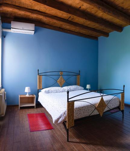 2 twin beds