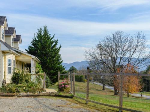 Biltmore Basecamp - MNT Views - 6 King Bedrooms in Marion (NC)