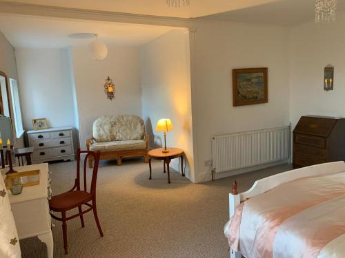 Hill House - Mews Town House, in a quiet private close, in the City Centre of Inverness.