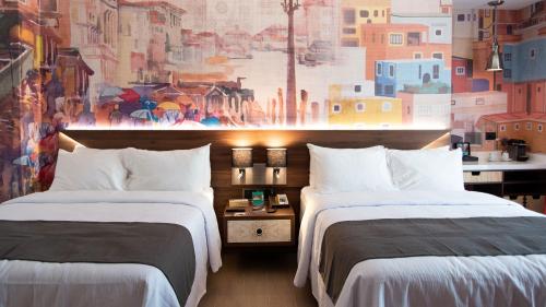 Standard Room with Two Queen Beds image 5