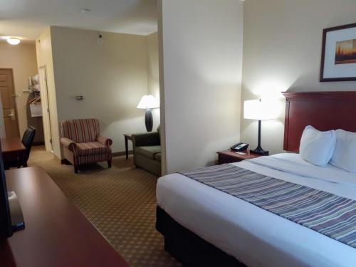 Country Inn & Suites by Radisson Freeport IL - image 14