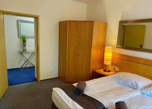 LAS SŁUPSKI PREMIUM APARTAMENT NR6 Wifi Netflix Smart TV50 two bedrooms two extra large double beds up to 6 people full pleasure quality stay