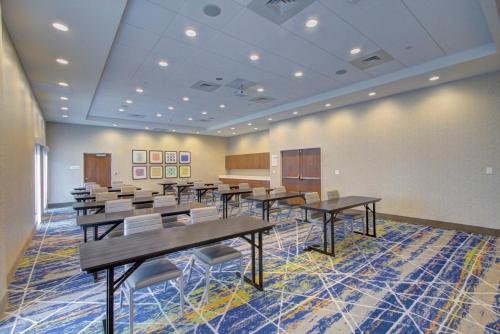 Holiday Inn Express & Suites Charlotte Southwest, an IHG Hotel