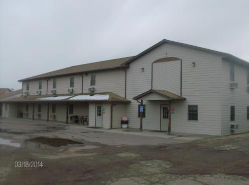 Entrance, King's Inn of Platte in Platte (SD)