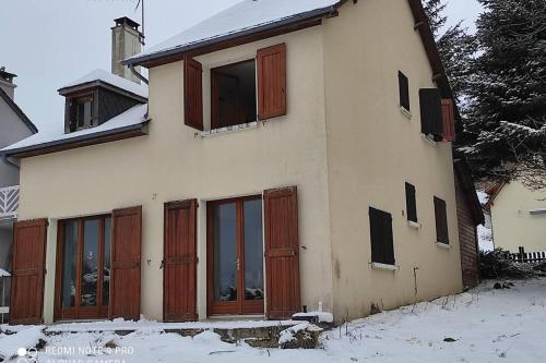 maison forêt d'Aubrac , au coeur de la nature