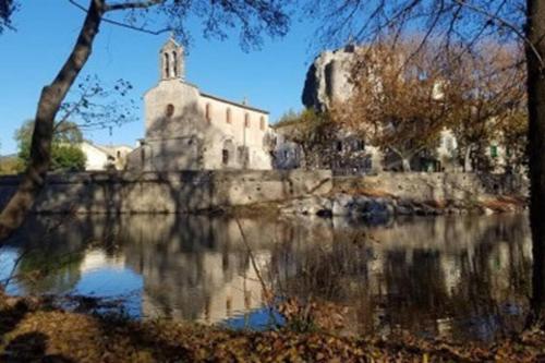 Gites de la Lurette - agréable T2 indépendant dans cadre calme et verdoyant