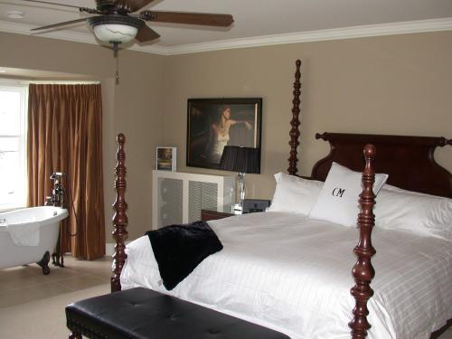 Crown Mansion Boutique Hotel & Villas in Qualicum Beach, Canada