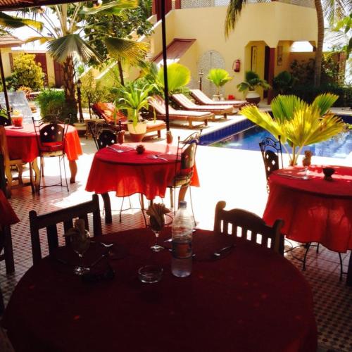Restaurant, Maison Couleur Passion in Nianing