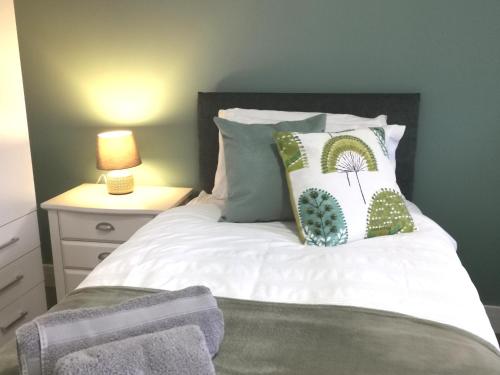 Spacious 2 Bedroom Luxury Apartment by Srk Serviced Accommodation Peterborough