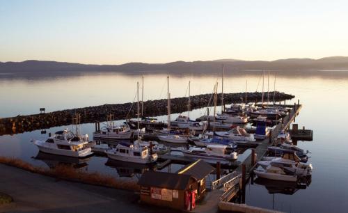 Beach Gardens Resort and Marina