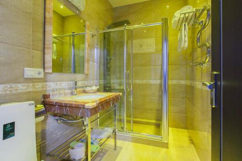 Golden Hotel