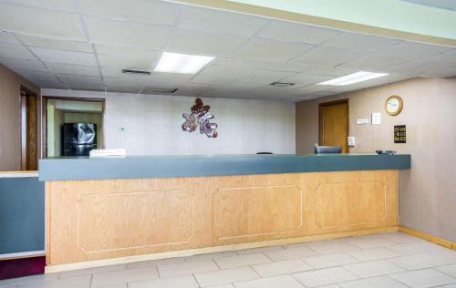 Rodeway Inn - image 5