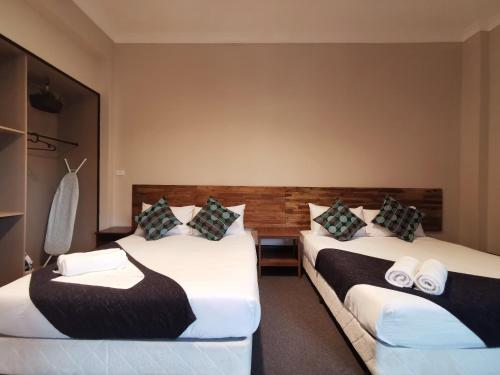 Guestroom, Sydney Crecy Hotel in Darlinghurst