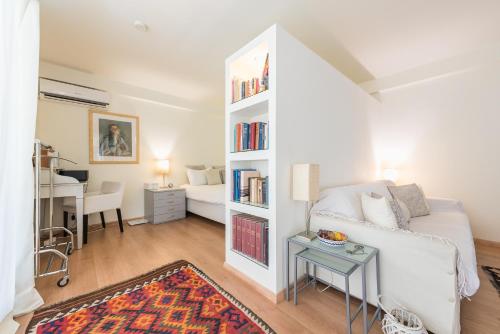 Syntagma Voulis Apartment - image 9