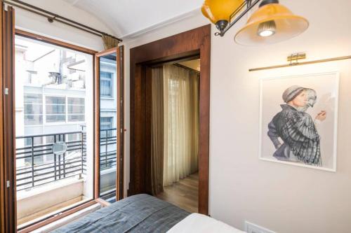 NOVA HOMES Ultra Modern Flat with3 Bedrooms and AC & 1 min to Taksim Square