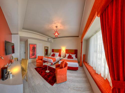 2 queen beds