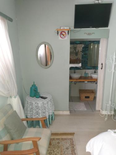 1 double bed, 2 twin beds