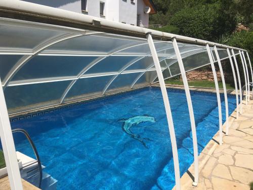 Piscina, Casa familiar con piscina in Pallejá