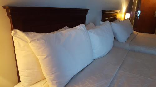 Superior Double Room with Two Double Beds image 1