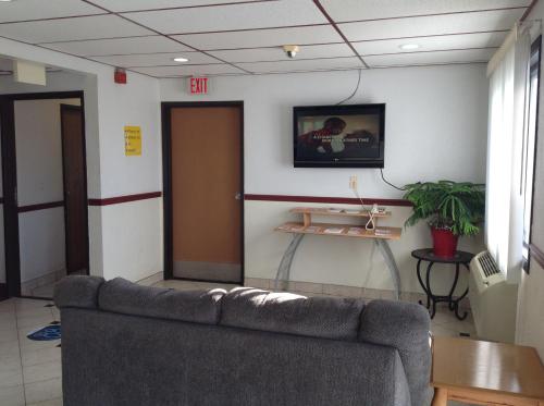 Super 8 by Wyndham Winchester VA – Winchester, VA