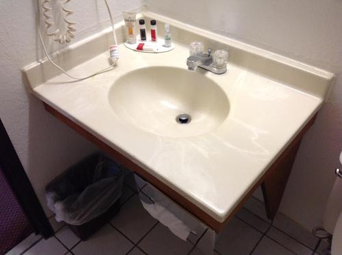 Super 8 by Wyndham Winchester VA – Winchester, VA