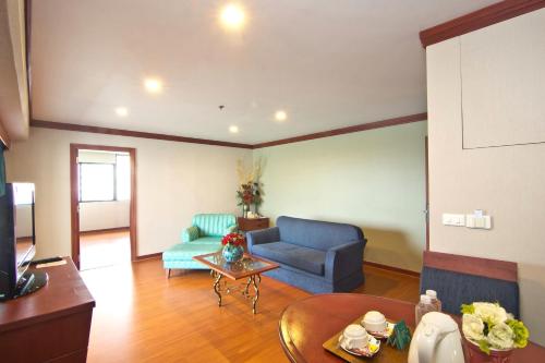 Executive Suite image 2