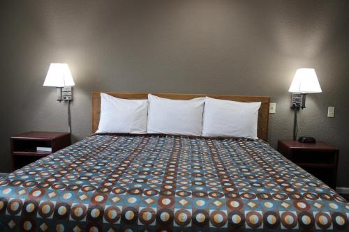 desotoinn & suites - image 4
