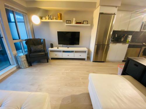 Downtown Heritage Condo with Parking in Victoria, Canada
