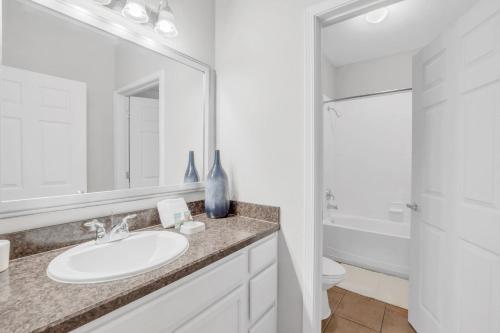 Relaxing 3BR Near Disney - Pool and Hot Tub!