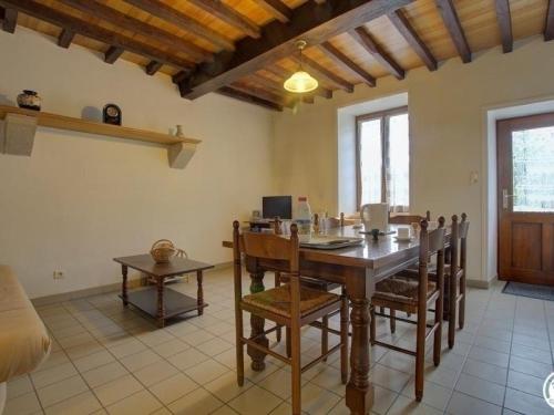 Gîte Colomieu, 3 pièces, 6 personnes - FR-1-493-283 gîte à louer Saint-Germain-les-Paroisses